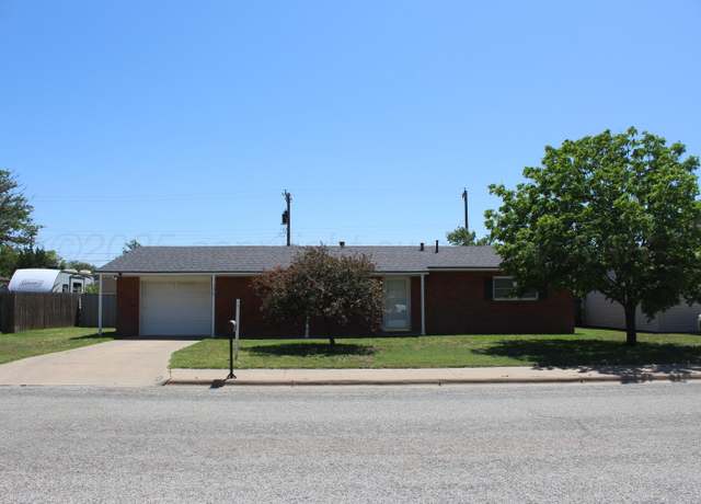 Property at 136 Northwest Dr, Hereford, TX 79045, 2 beds, 2 baths