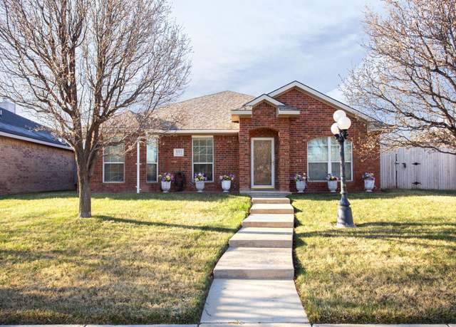 Property at 1011 Pikes Peak Dr, Amarillo, TX 79110, 3 beds, 2 baths