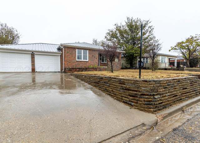 Property at 504 N Longwood Ave, Fritch, TX 79036, 3 beds, 2 baths