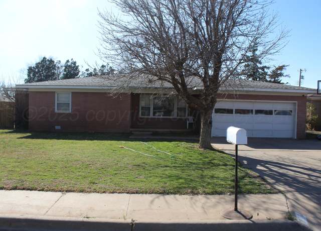 Property at 127 Centre, Hereford, TX 79045, 2 beds, 2 baths