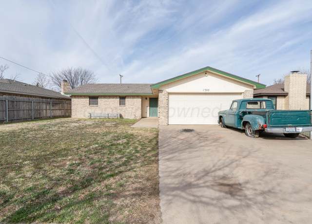 Property at 1300 Morton Ave, Dumas, TX 79029, 3 beds, 2 baths