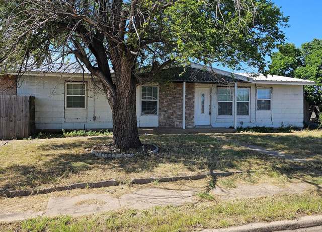 Property at 1300 Patton Cir, Borger, TX 79007, 4 beds, 2 baths