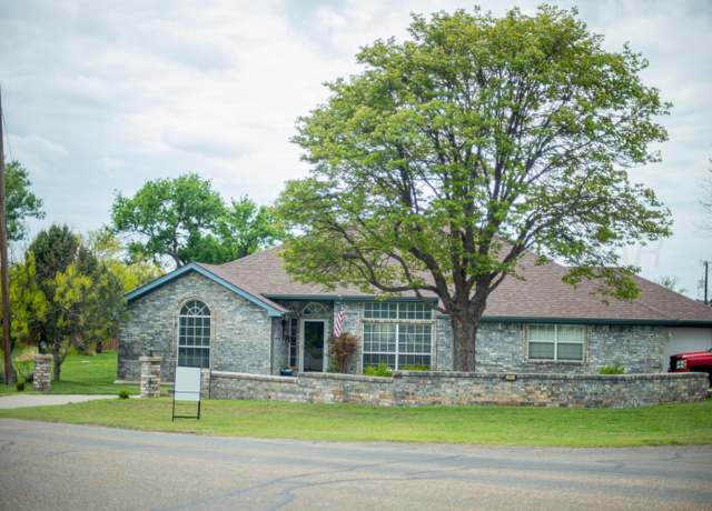 Property at 200 Tanglewood Dr, Amarillo, TX 79118, 4 beds, 2 baths