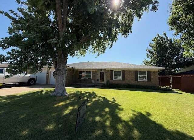 Property at 2604 Comanche Trl, Pampa, TX 79065, 4 beds, 2 baths