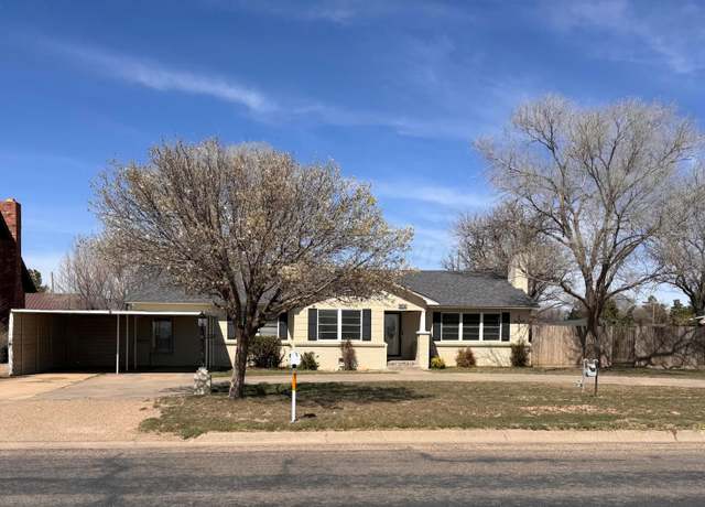 Property at 806 W Park Ave, Hereford, TX 79045, 3 beds, 2 baths