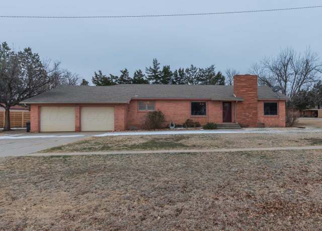 Property at 1009 W Third St, Claude, TX 79019, 3 beds, 2 baths