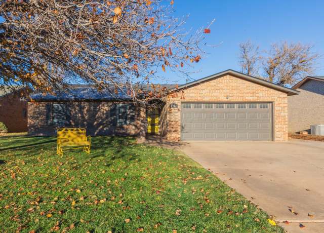 Property at 2807 Kermit Dr, Plainview, TX 79072, 3 beds, 2 baths