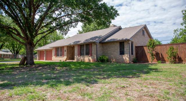 Photo of 2104 Denfield Ln, Childress, TX 79201