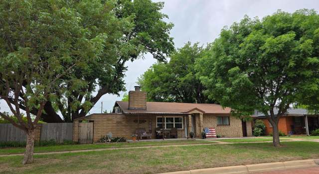 Photo of 305 Avenue G NW, Childress, TX 79201