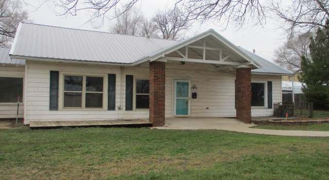 Photo of 310 E 1st St, Shamrock, TX 79079