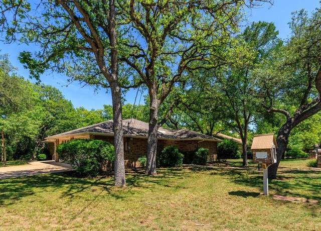 Property at 126 Tanglewood Dr, Fredericksburg, TX 78624, 3 beds, 2 baths