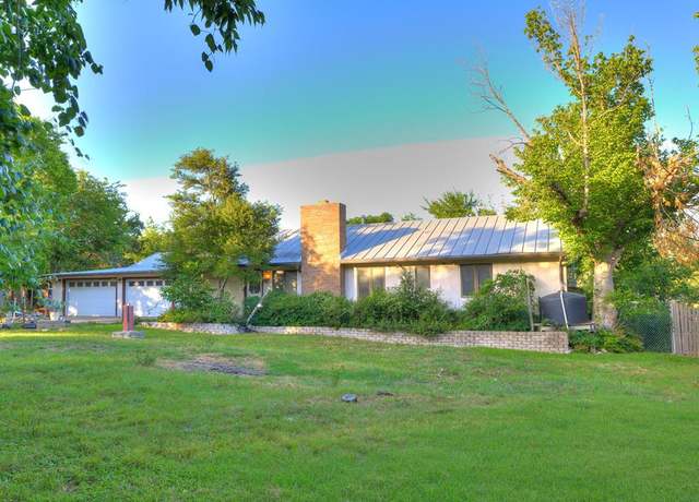 Property at 17 Roadrunner Dr, Fredericksburg, TX 78624, 3 beds, 2 baths