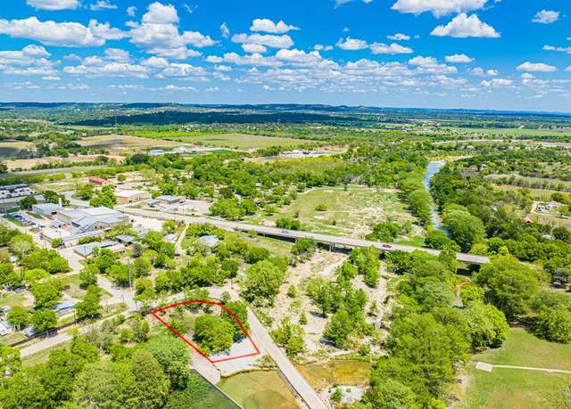 Property at 226 Crossing Dr, Center Point, TX 78010