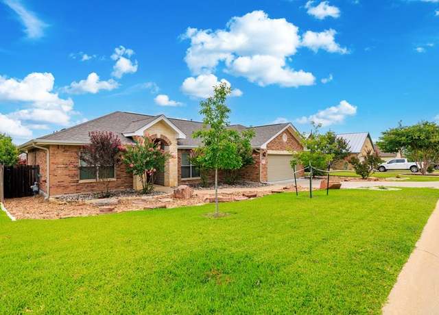 Property at 206 Dudley Way, Fredericksburg, TX 78624, 3 beds, 2 baths