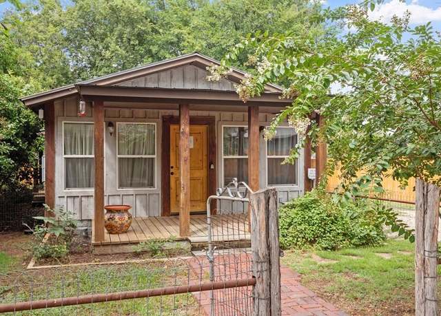 Property at 514 W Austin St, Fredericksburg, TX 78624, 2 beds, 2 baths