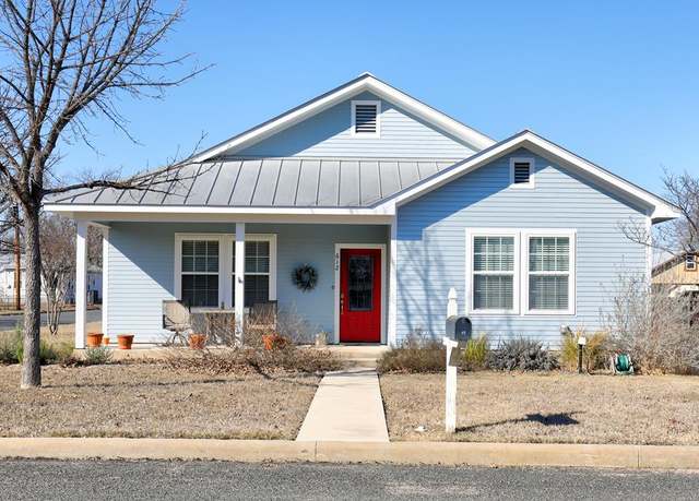 Property at 612 Winfred St, Fredericksburg, TX 78624, 3 beds, 2 baths