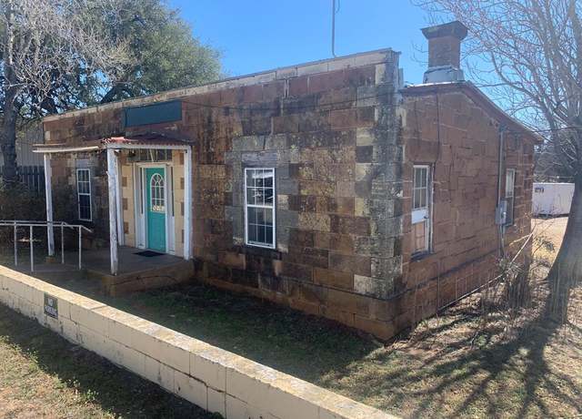 Property at 611 W Ft Mckavett St, Mason, TX 76856, 2 beds, 1 bath