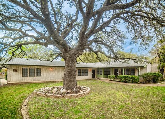 Property at 106 S Cherry St, Fredericksburg, TX 78624, 2 beds, 2 baths