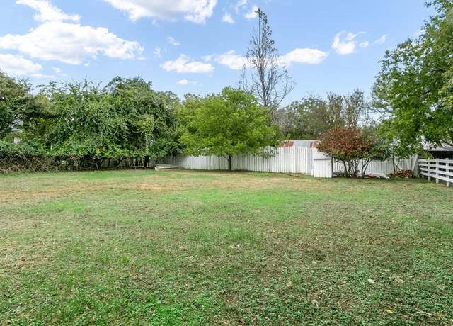 Property at 404 Fulton St, Fredericksburg, TX 78624
