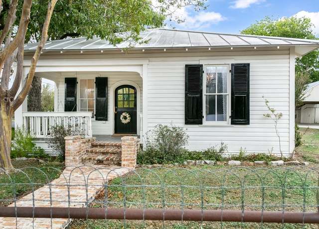 Property at 420 S Milam St, Fredericksburg, TX 78624, 2 beds, 1 bath