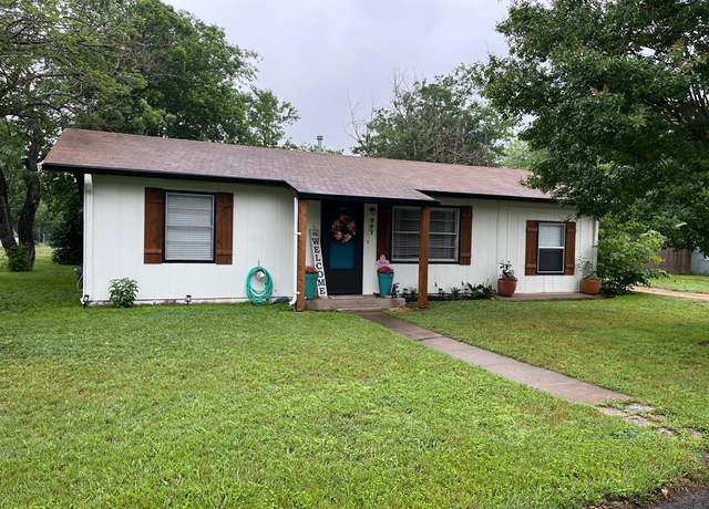 Property at 907 Apple St, Fredericksburg, TX 78624, 3 beds, 1 bath