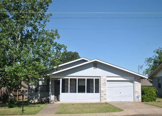 Property at 204 Green Meadows Ln, Fredericksburg, TX 78624, 3 beds, 1 bath