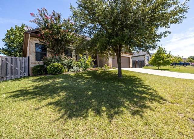 Property at 714 Darlington Dr, Fredericksburg, TX 78624, 3 beds, 2 baths