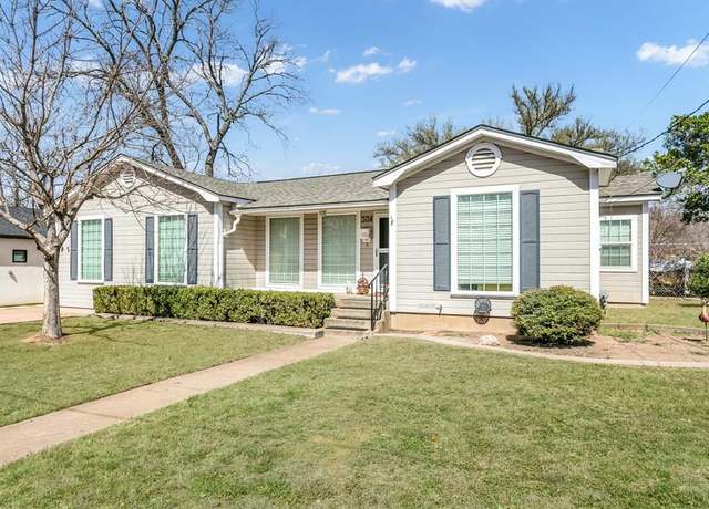 Property at 304 E Hackberry St, Fredericksburg, TX 78624, 4 beds, 2 baths