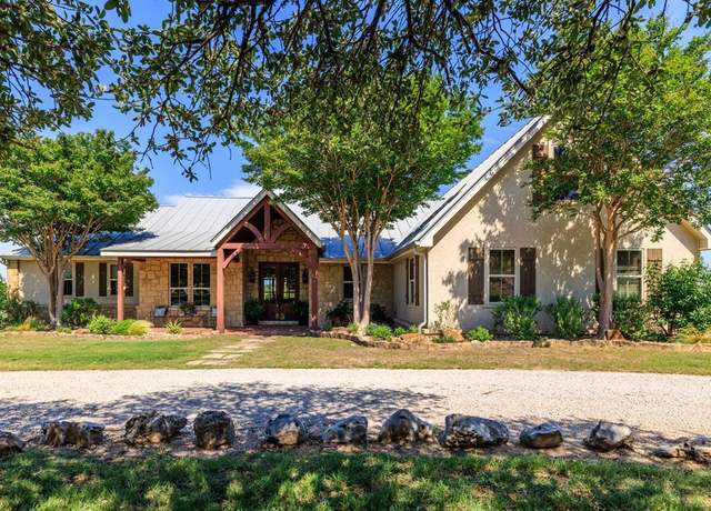 Property at 372 E Distant View Dr, Fredericksburg, TX 78624, 3 beds, 2.5 baths