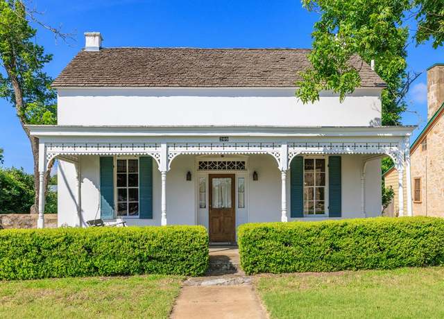 Property at 209 W San Antonio St, Fredericksburg, TX 78624, 2 beds, 2 baths