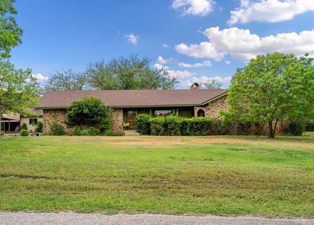 Property at 124 E Cedar Dr, Kerrville, TX 78028, 3 beds, 2.5 baths