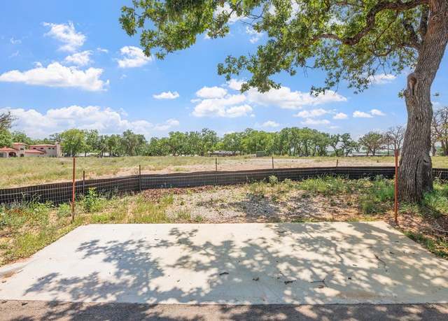 Property at 1005 W Travis St, Fredericksburg, TX 78624
