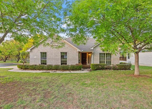 Property at 132 W Creekview Dr, Fredericksburg, TX 78624, 2 beds, 2 baths