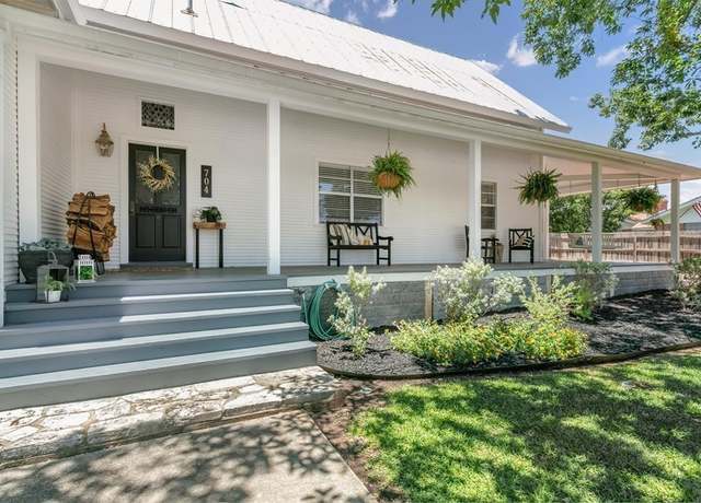 Property at 704 North Creek Rd, Comfort, TX 78013, 4 beds, 2.5 baths