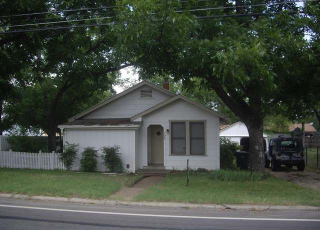 Property at 104 N Olive St, Fredericksburg, TX 78624, 3 beds, 2 baths
