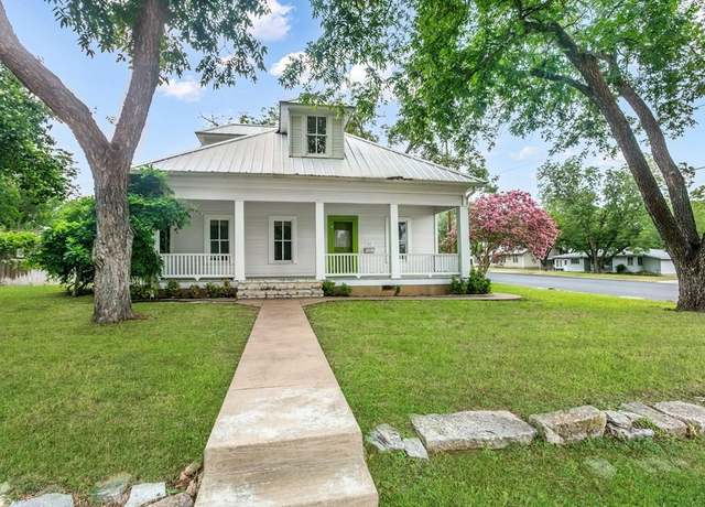Property at 112 N Acorn St, Fredericksburg, TX 78624, 3 beds, 2 baths