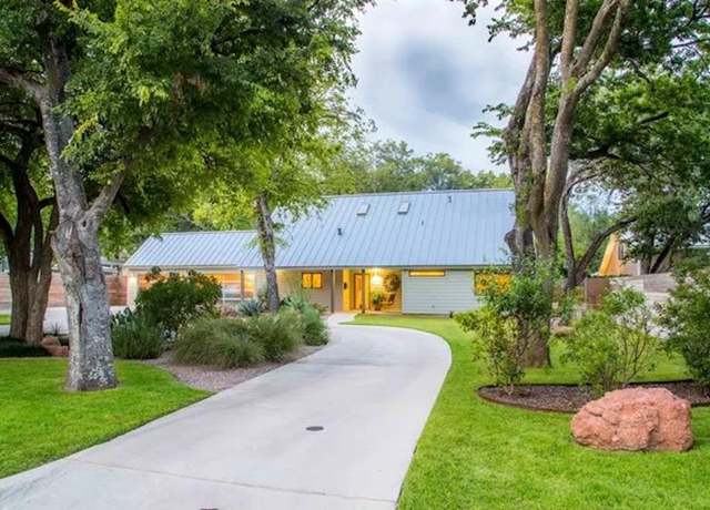 Property at 210 E Hackberry St, Fredericksburg, TX 78624, 3 beds, 2.5 baths