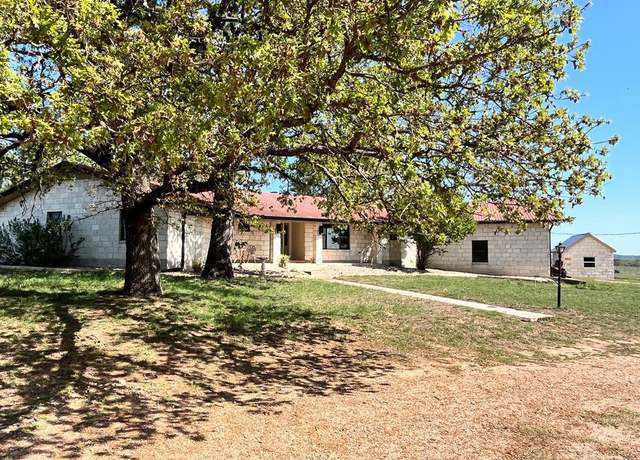 Property at 496 Vic Ln, Fredericksburg, TX 78624, 4 beds, 3 baths