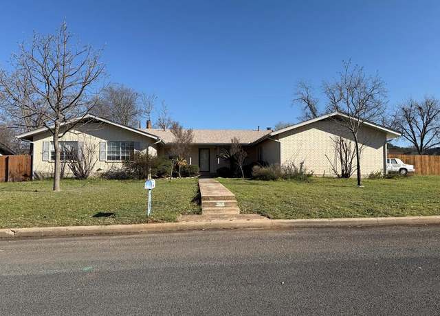Property at 600 Bunny Dr, Fredericksburg, TX 78624, 3 beds, 2 baths