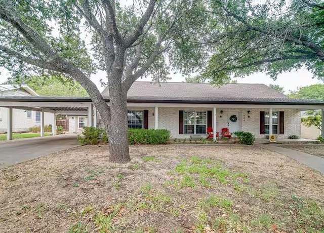 Property at 124 Frederick Rd, Fredericksburg, TX 78624, 3 beds, 2 baths