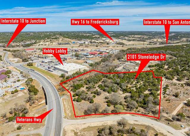 Property at 2101 N Stoneledge Dr, Kerrville, TX 78028