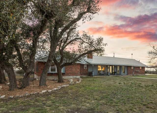 Property at 71 Crenwelge Rd, Fredericksburg, TX 78624, 3 beds, 2.5 baths