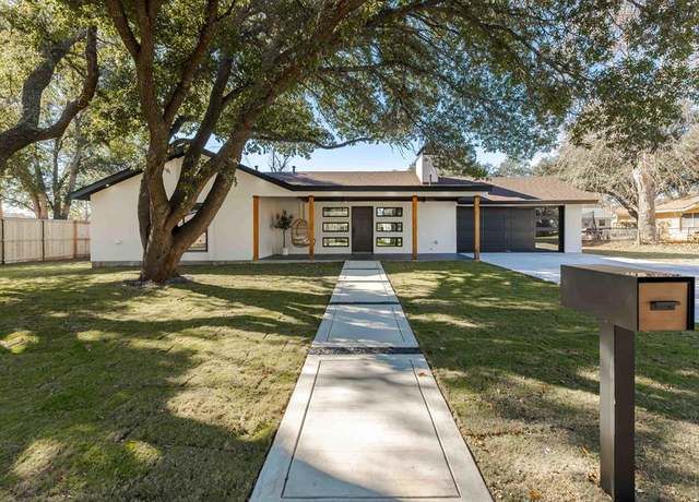 Property at 203 Frederick Rd, Fredericksburg, TX 78624, 3 beds, 2 baths