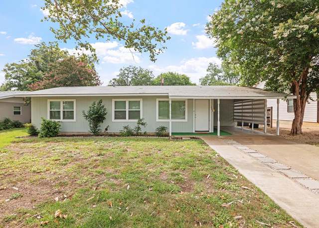 Property at 808 N Milam St, Fredericksburg, TX 78624, 3 beds, 1 bath