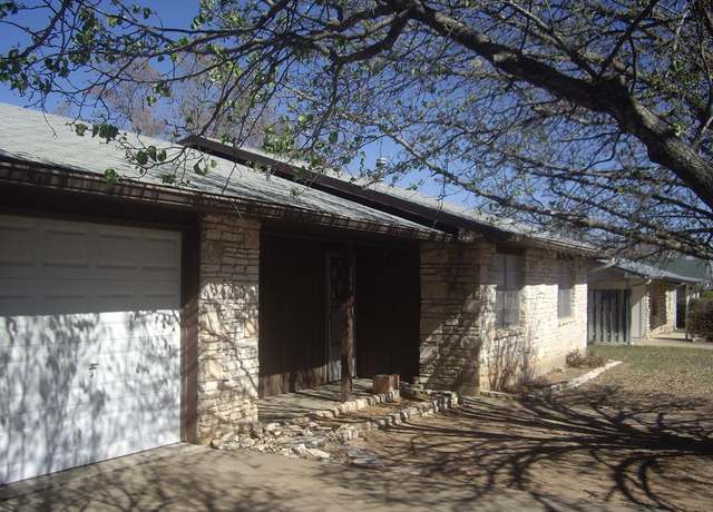 Property at 206 Glenmoor Dr, Fredericksburg, TX 78624, 3 beds, 2 baths