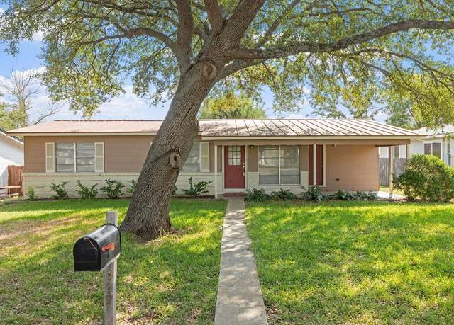 Property at 329 W Mulberry St, Fredericksburg, TX 78624, 3 beds, 2 baths