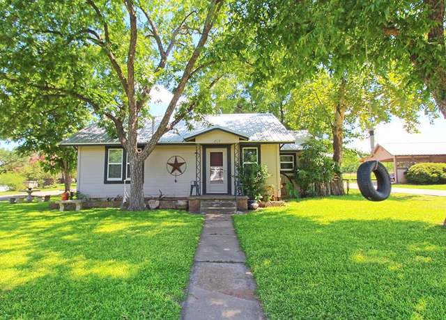 Property at 217 E Rainey St, Mason, TX 76856, 3 beds, 1 bath