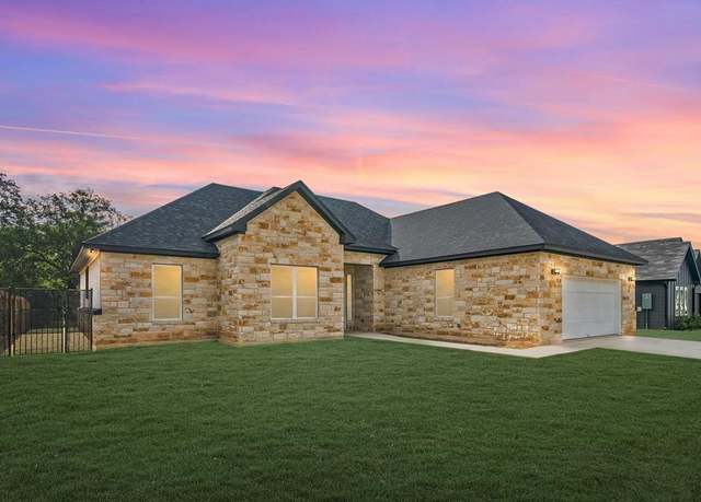 Property at 701 Grace Ln, Fredericksburg, TX 78624, 4 beds, 2.5 baths