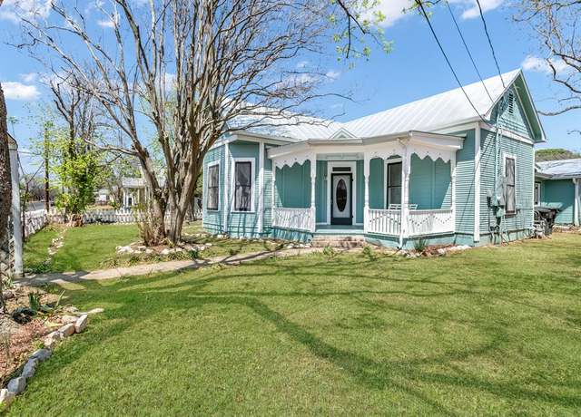 Property at 112 W Centre St, Fredericksburg, TX 78624, 3 beds, 2 baths