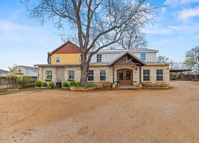Property at 1007 Friendship Ln, Fredericksburg, TX 78624, 5 beds, 4 baths